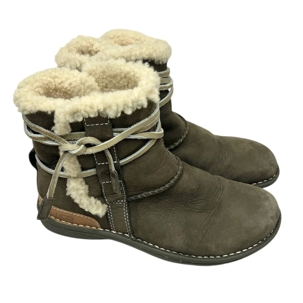 UGG La Jolla Taupe Leather Boho Moccasin Shearling Lined Winter Ankle Booties